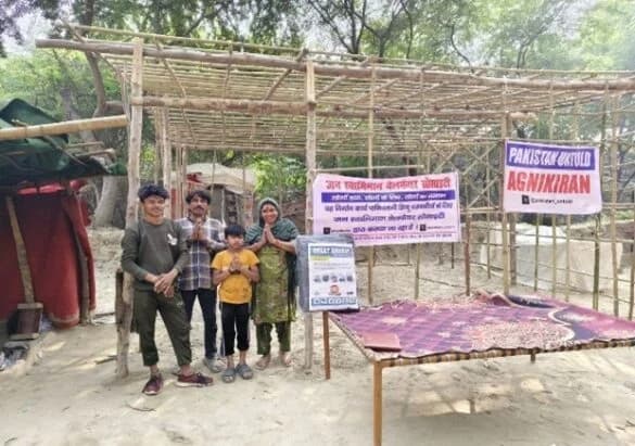 Pakistani Hindu refugee families building shelters and community in Bharat